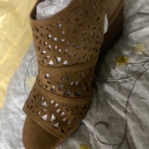 TAN FAUX SUEDE LASER CUT WEDGE SHOOTIE (WW)